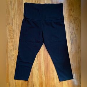 Love by Gap Maternity Capri Leggings
